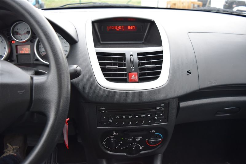 Peugeot 206 1,4 i + 54KW SERVISKA ALU - fotka 34 z 41