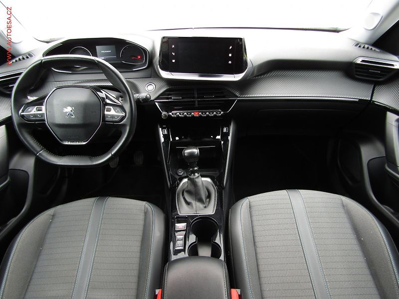 Peugeot 2008 (2021) 1.2PT, Allure - fotka 8 z 22