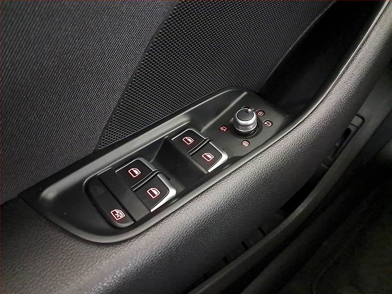 Audi A3 (2015) e-tron, Automat, Serv.kniha - fotka 16 z 20