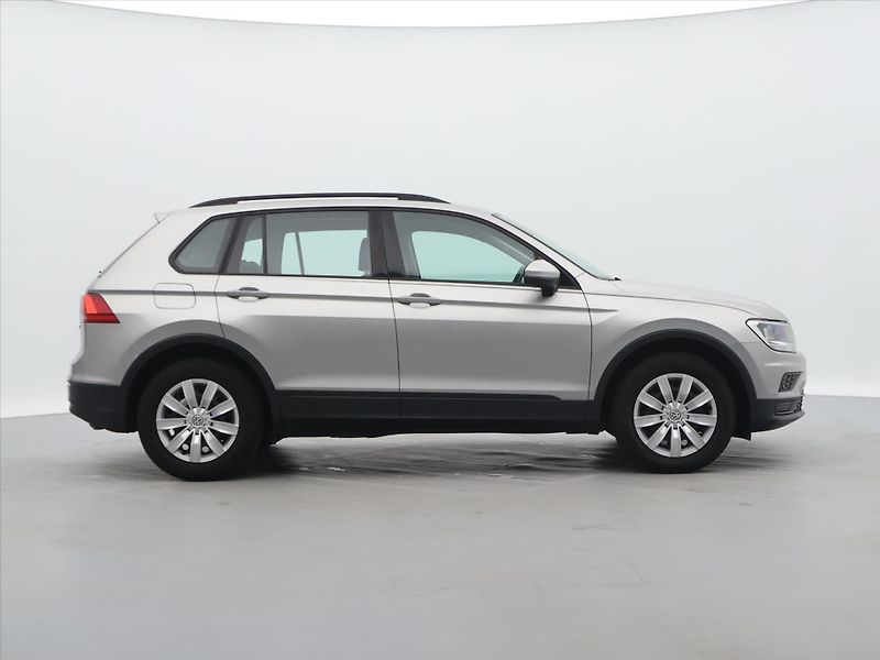 Volkswagen Tiguan 1,4 TSI 110kW DSG Serv.kniha - fotka 8 z 26