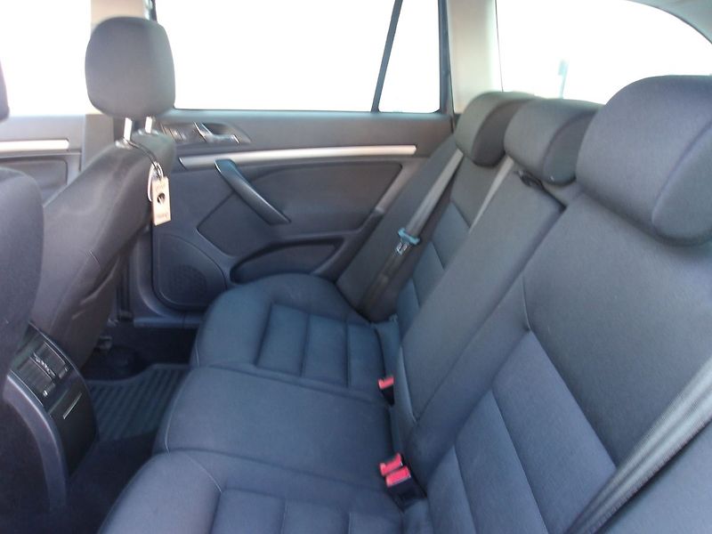 Škoda Octavia 2,0TDi DSG !!! ČR 2.MAJITEL ! - fotka 24 z 43
