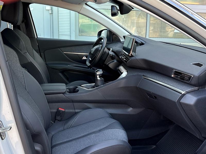 Peugeot 3008 (2023) AllurePack 1.2 PureTech 130K M - fotka 13 z 37
