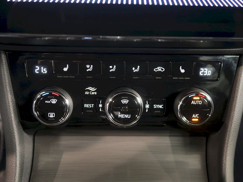 Škoda Superb (2022) STYLE 2.0TSI 140KW DSG - fotka 32 z 40