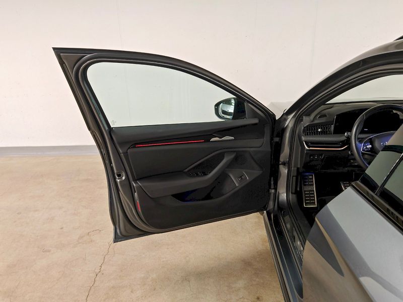 Škoda Superb (2025) Combi 2.0 TSI 195 kW DSG 4x4 S - fotka 23 z 35