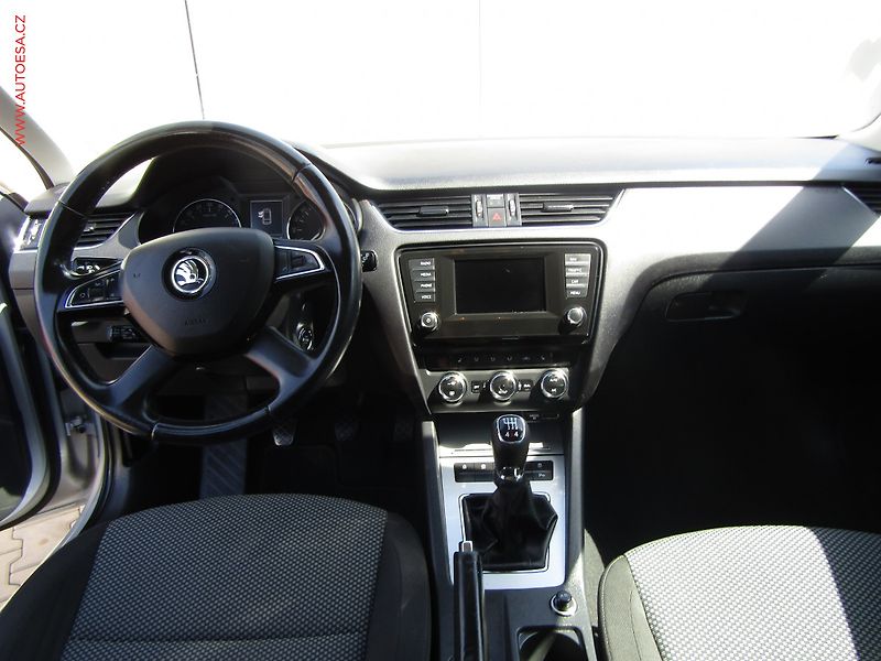 Škoda Octavia (2014) 2.0 TDi 4x4, AC, TZ, park - fotka 8 z 18