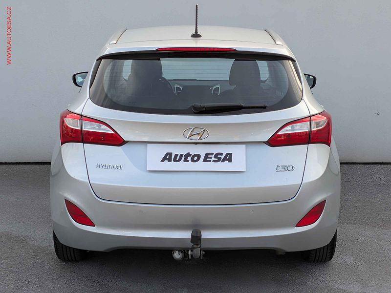 Hyundai i30 (2014) 1.6CRDi, ČR, AC, navi, park - fotka 5 z 16