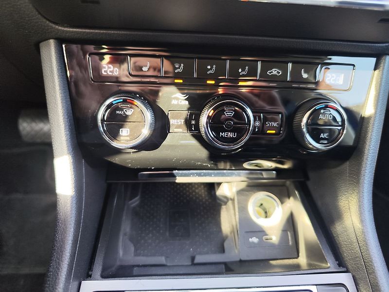 Škoda Superb 2.0 TDI/140kW Style DSG ČR - fotka 22 z 32
