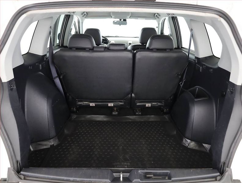 Mitsubishi Outlander (2010) 2.0, po STK, Tažné, rezervace - fotka 13 z 13