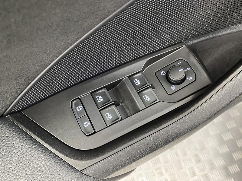 Škoda Octavia 1,5 TSI m-HEV 85kW DSG Top Sel - fotka 21 z 29