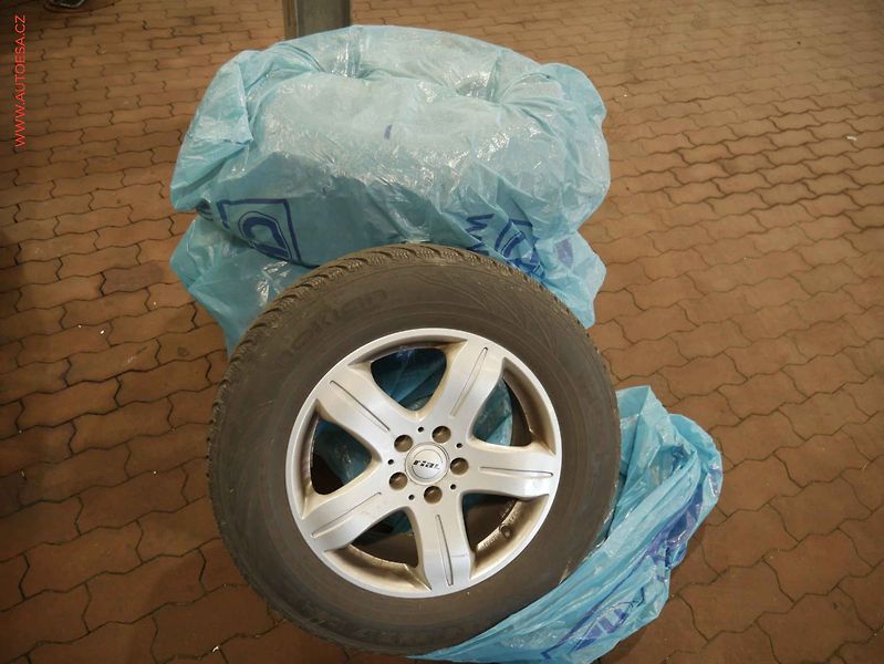 Audi Q5 (2012) 2.0 TDI, 2.maj, Kůže, AC - fotka 18 z 18