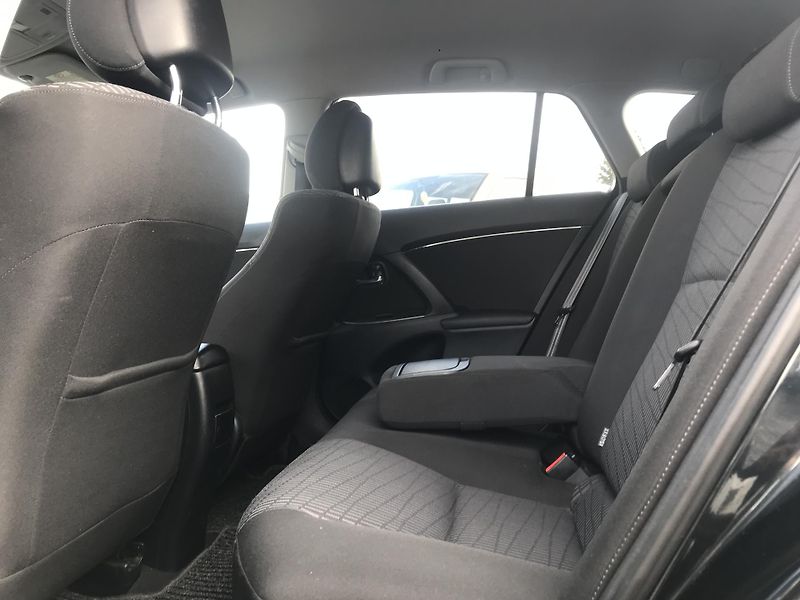 Toyota Avensis 1.8 í 108 KW,KOMBI,KLIMA... - fotka 10 z 18