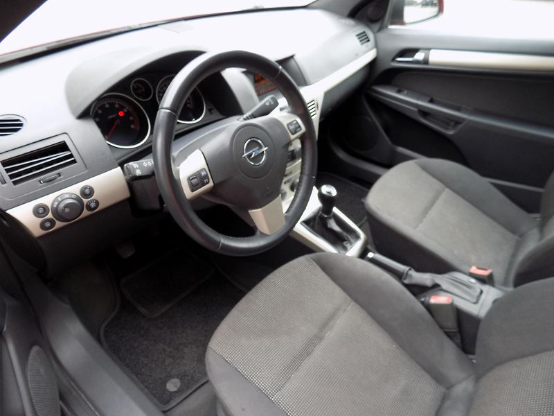 Opel Astra (2008) 1.8 16V - fotka 9 z 18