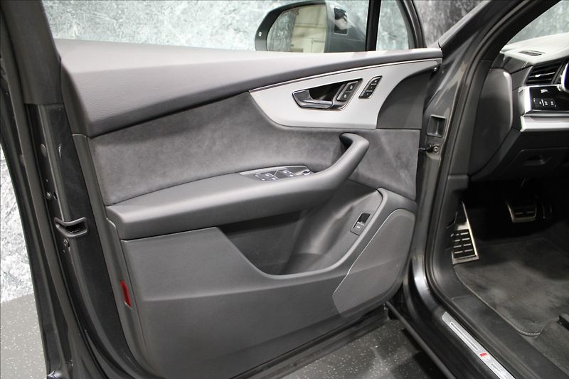 Audi Q7 3,0 TDI Quattro S-Line - fotka 9 z 35