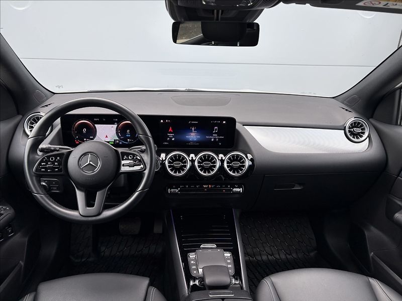Mercedes-Benz GLA 250 e EQ Plug- in Hybrid - fotka 9 z 33