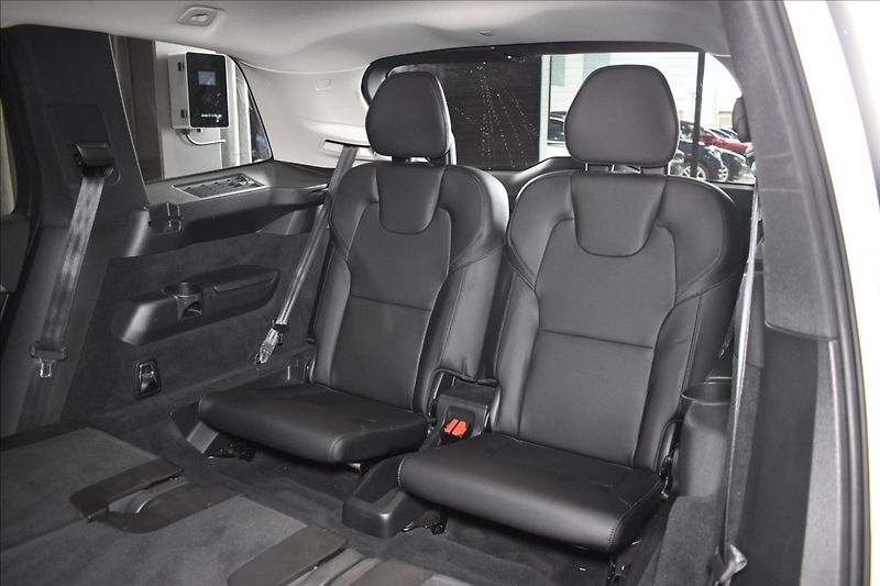 Volvo XC90 2,0 B5 AWD Plus - fotka 14 z 24
