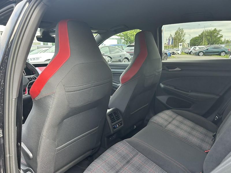 Volkswagen Golf GTI 180 KW - fotka 14 z 24