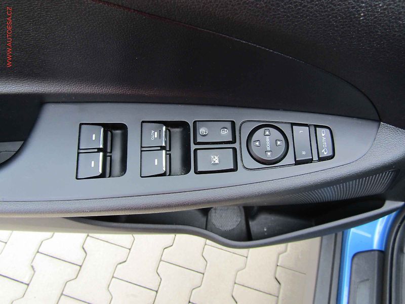Hyundai Tucson (2017) 2.0CRDi 4x4, ČR, servis - fotka 11 z 17