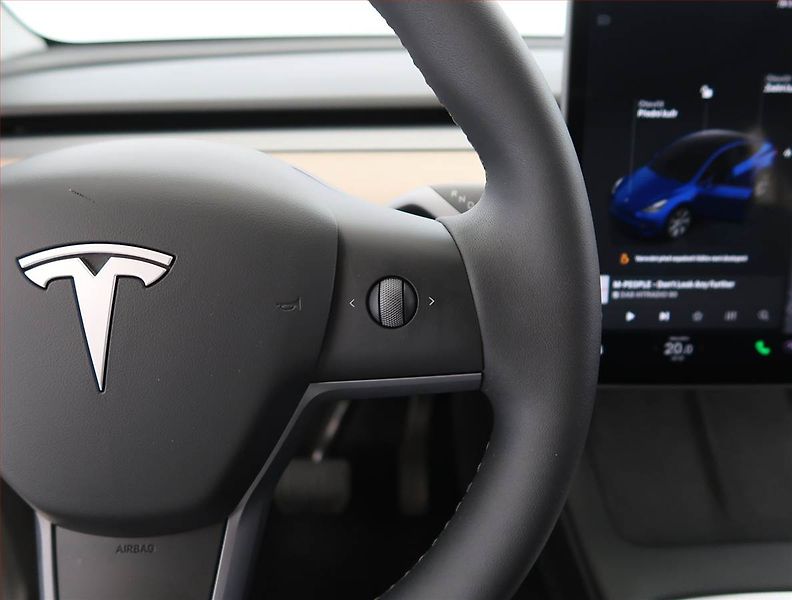 Tesla Model Y (2024) RWD LFP 60kWh, SoH 96% - fotka 16 z 33