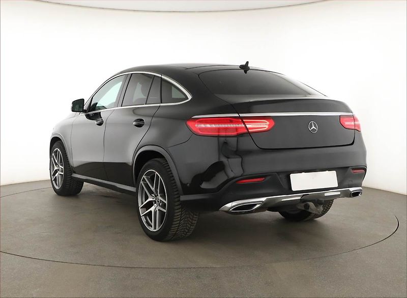 Mercedes-Benz GLE (2019) 350 d 4MATIC - fotka 4 z 21