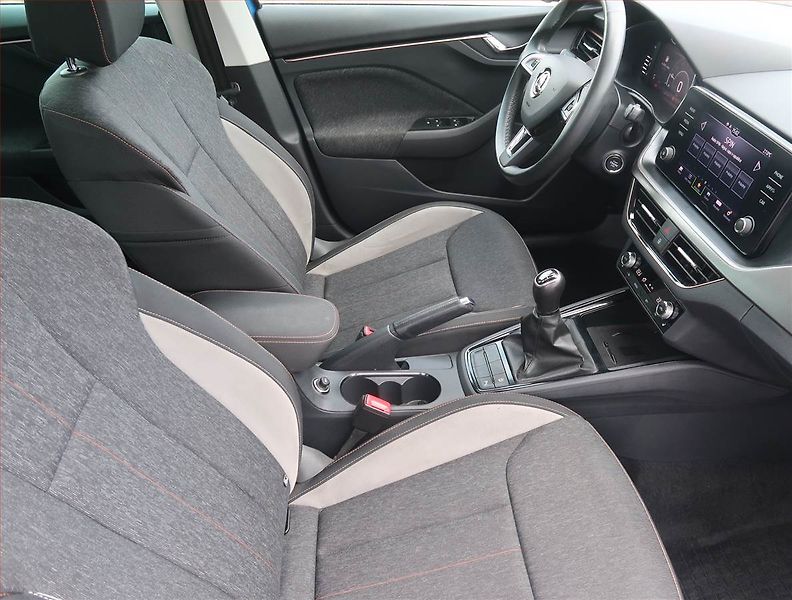 Škoda Scala (2019) 1.6 TDI, Tempomat - fotka 9 z 13