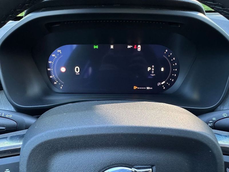 Volvo XC40 (2026) ULTRA B4, 360°, PANORAMA - fotka 16 z 23