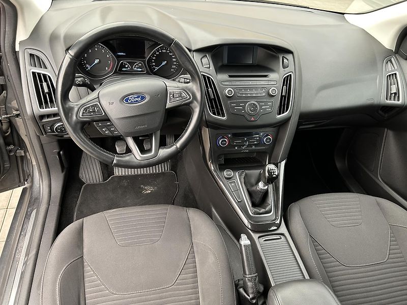 Ford Focus 1.5   Titanium - fotka 5 z 24