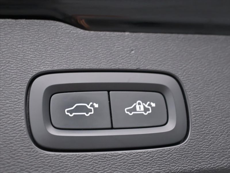 Volvo V60 2,0 B4 AWD Cross Country DPH - fotka 11 z 36