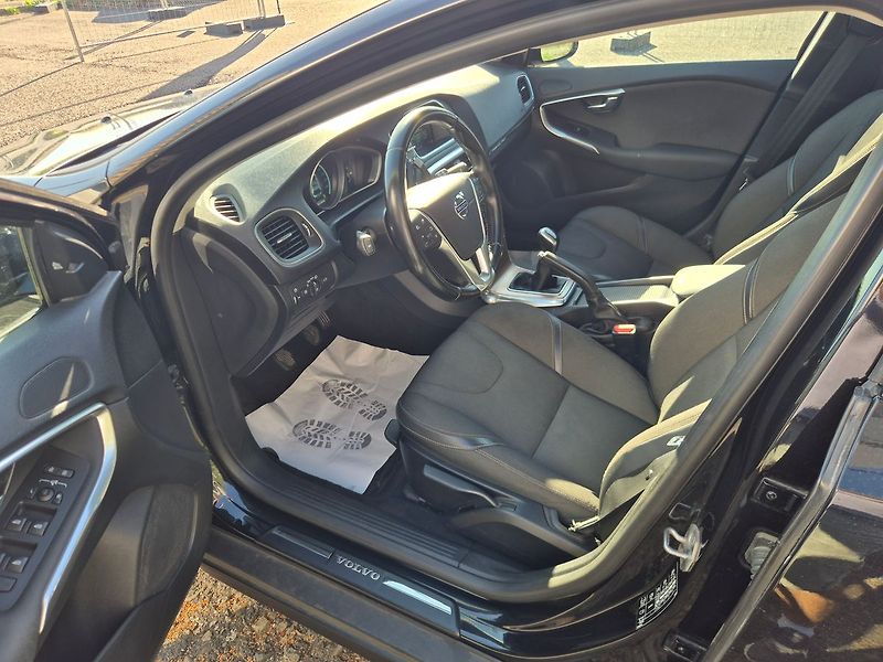 Volvo V40 1.6D 84kw CROSS COUNTRY, tažné - fotka 9 z 33