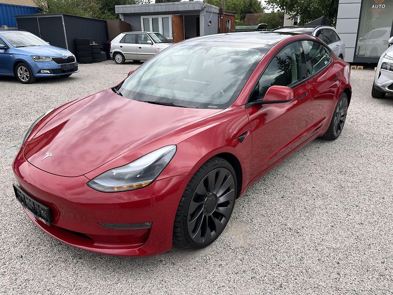 Tesla Model 3 (2023) Performance, 4x4, 460 k - fotka 3 z 13