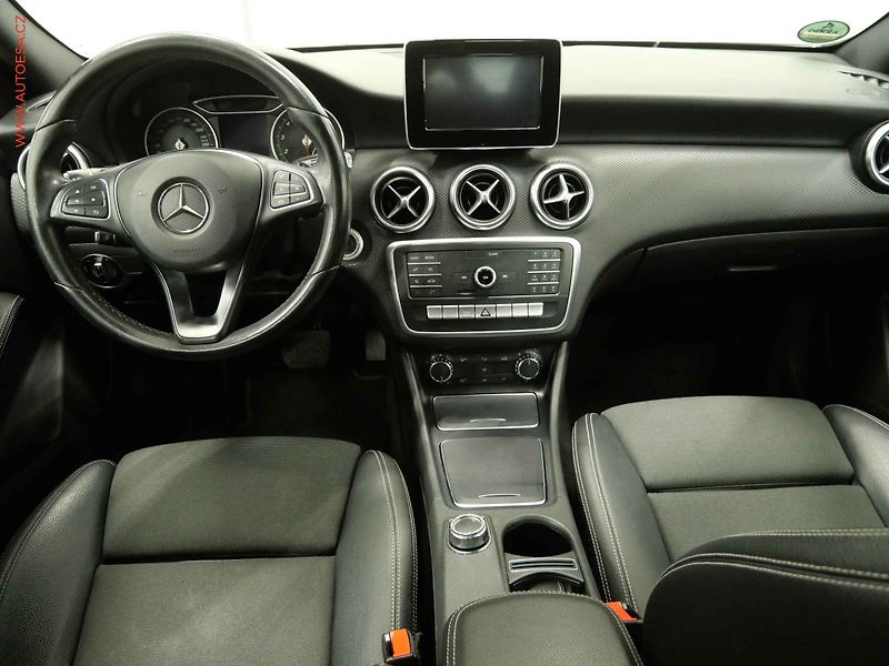 Mercedes-Benz Třídy A (2016) 1.6i, ČR, AT, bixen, autoAC - fotka 8 z 20