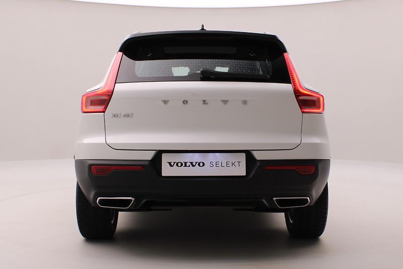 Volvo XC40 D4 AWD R-DESIGN AUT  - fotka 11 z 40