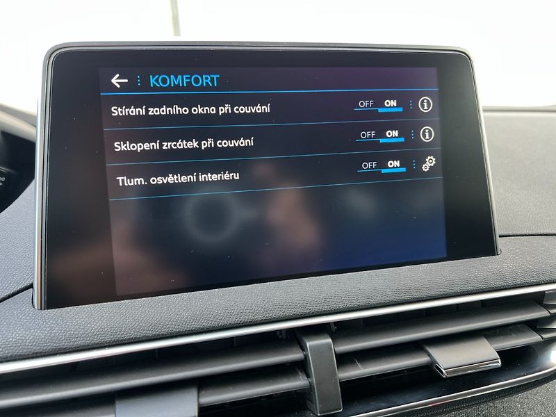 Peugeot 5008 (2019) 1.2PT 96kW ALLURE+ 7-míst - fotka 31 z 38