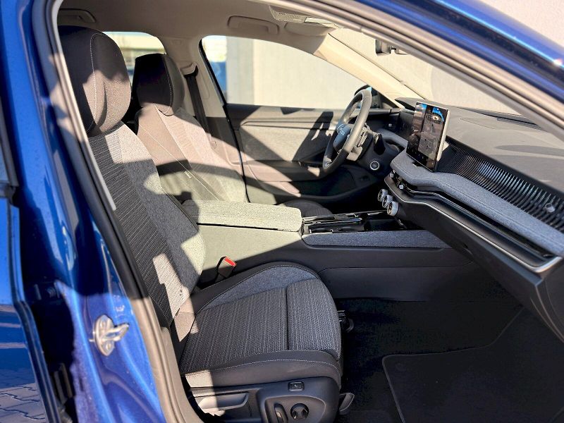 Škoda Superb (2025) COMBI SELEC TD 110/2.0 A7F - fotka 32 z 34