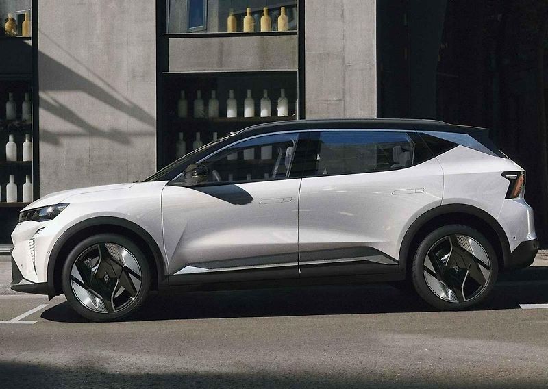 Novým Evropským autem roku je elektrický Renault Scénic