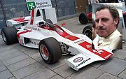 Legendární pilot F1, majitel Trojkoruny motorsportu, britský jezdec Graham Hill, zahynul při letecké havárii před padesáti lety.