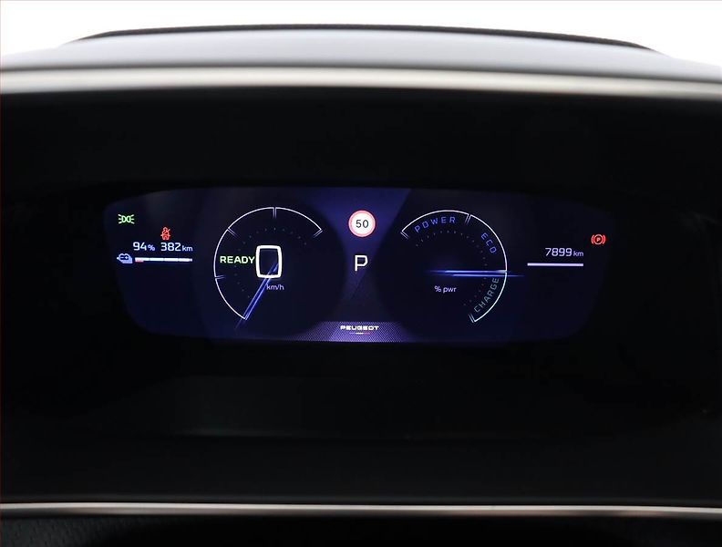 Peugeot 2008 (2025) 54 kWh, SoH 98%, digi klima - fotka 9 z 20