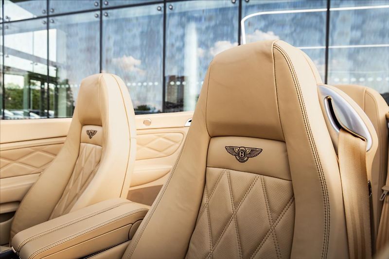 Bentley Continental GTC 6,0 W12 Mulliner 1.ČR DPH - fotka 15 z 32