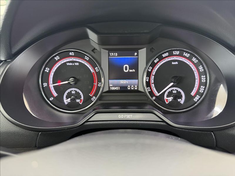 Škoda Octavia 2,0 TSI, VRS, DSG, SPORTSOUND - fotka 16 z 33