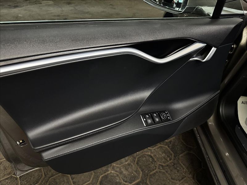 Tesla Model S 70D 4x4 DUAL MOTOR PANO DPH - fotka 14 z 36