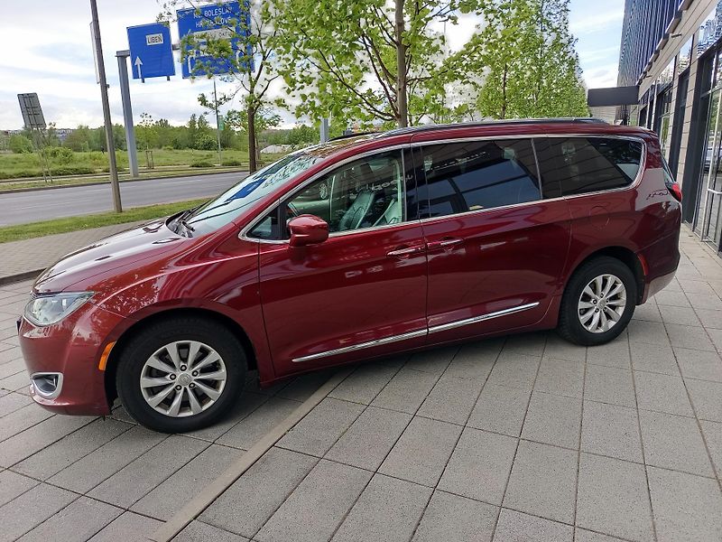 Chrysler Pacifica (2018) Touring L, model 2019 - fotka 7 z 23