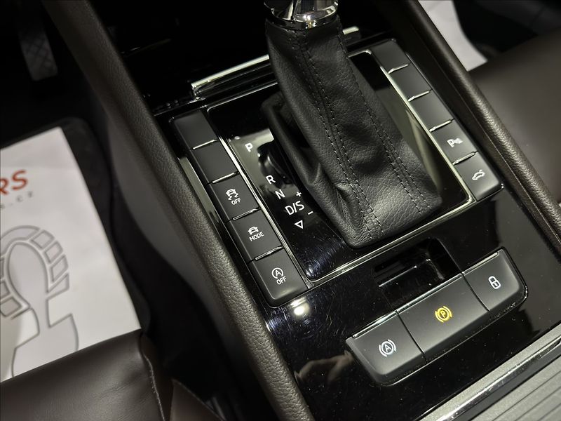 Škoda Superb 2,0   TDI DSG 4X4 140KW L&K - fotka 21 z 41