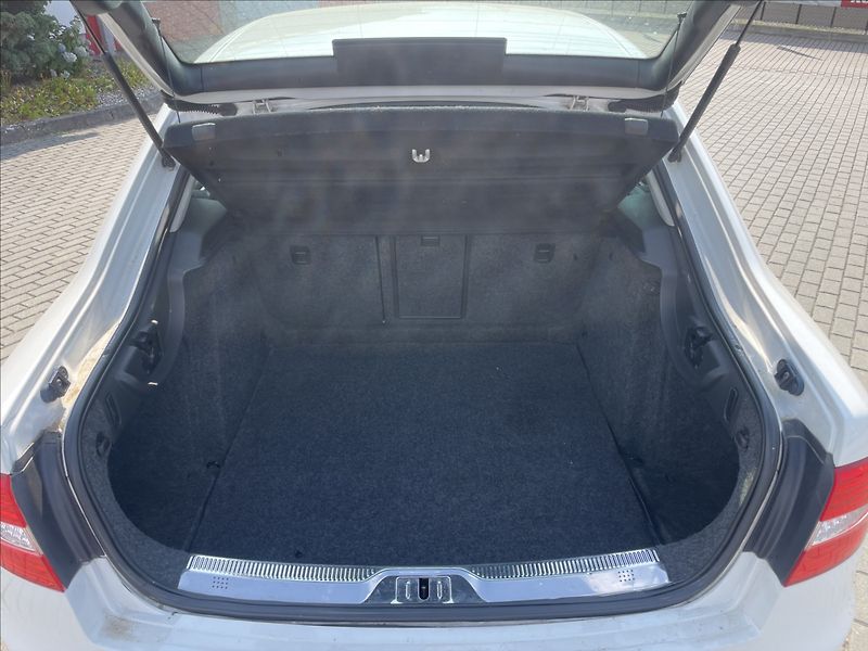 Škoda Superb 2,0 TDi 103kw Elegance Facelif - fotka 9 z 30