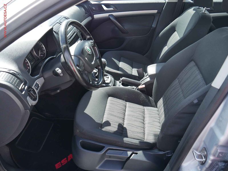 Škoda Octavia (2010) 1.6TDi, ČR, autoAC - fotka 9 z 24