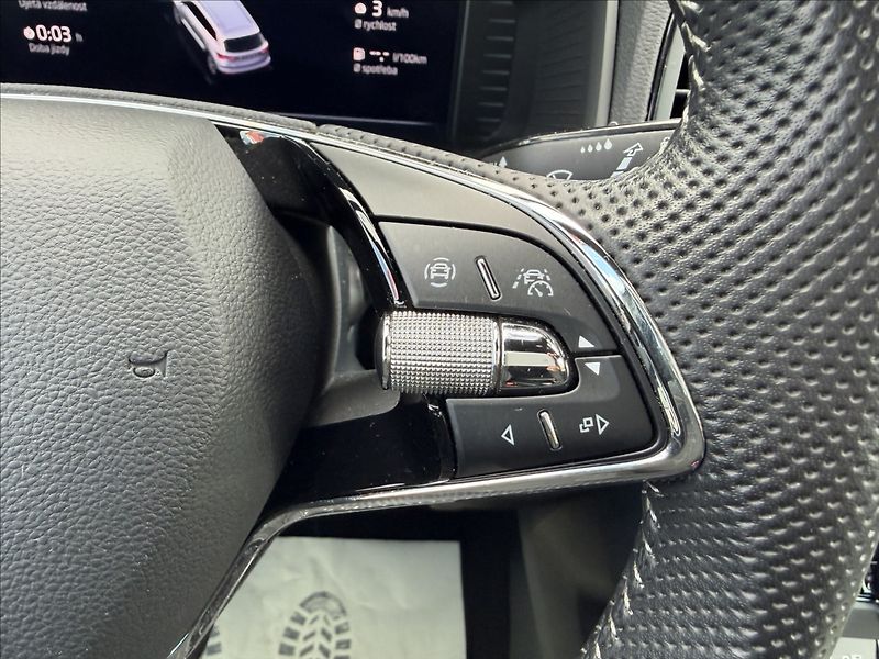 Škoda Karoq 2.0 TDI Sportline Virtual/Full - fotka 15 z 21