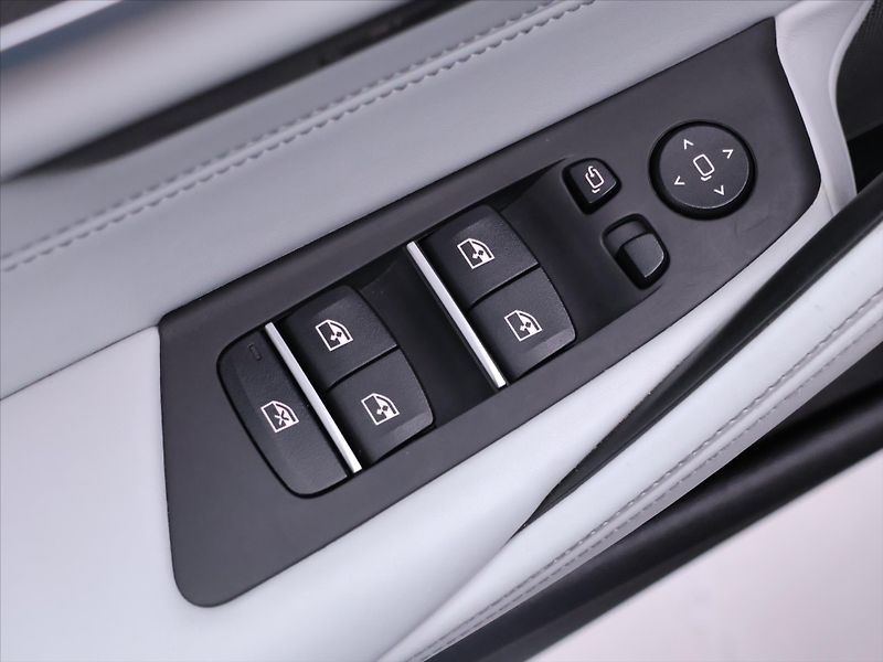BMW M5 4,4 V8 441kW xDrive Individual - fotka 16 z 46