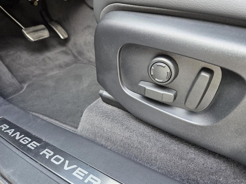 Land Rover Range Rover Velar (2026) P400e Dynamic SE PANO R21 TOP - fotka 16 z 61