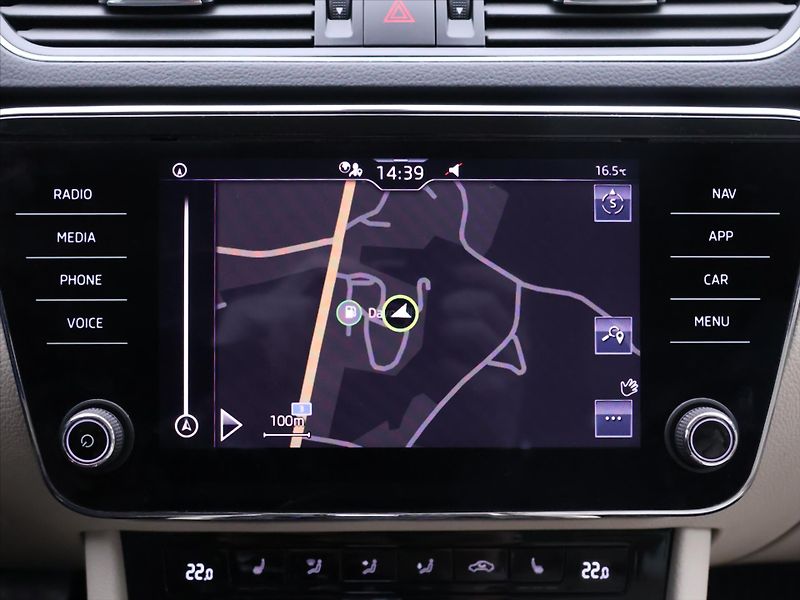 Škoda Superb 2,0 TDI DSG 4x4 CZ Style DPH - fotka 22 z 32