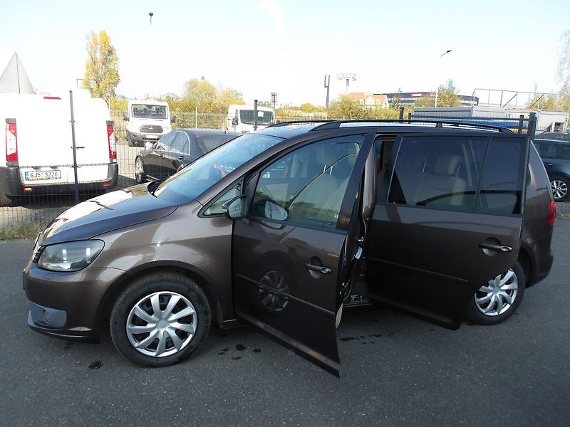 Volkswagen Touran 2,0TDi 103kW PANORAMA ! - fotka 11 z 33