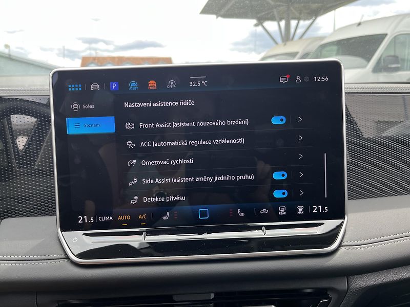 Volkswagen Tiguan 2,0TDI DSG 110 kW BusinessPrem - fotka 18 z 21