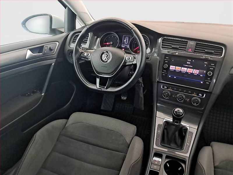 Volkswagen Golf (2017) 1.0 TSI, Tempomat - fotka 7 z 15